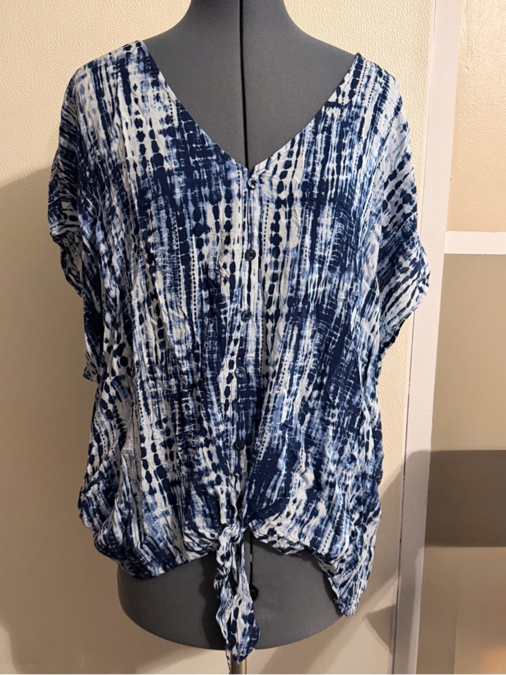 Torrid Blue Stripes Challis Tie-Front Dolman Button Top Size 3 Preowned G2‎